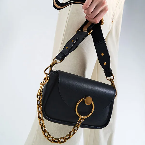 Túi Đeo Vai Nữ Charles & Keith CNK Becca Chunky Chain-Link Crossbody CK2-80270728 Màu Đen