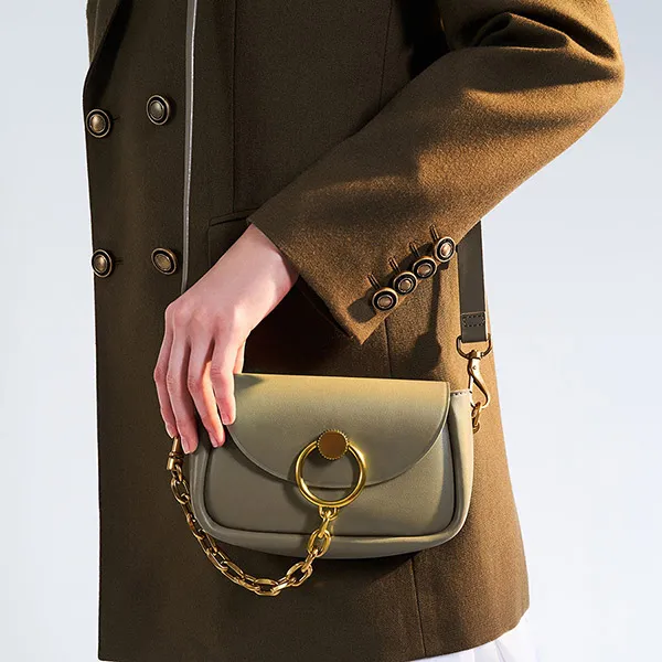 Túi Đeo Vai Nữ Charles & Keith CNK Becca Chunky Chain-Link Crossbody Màu Taupe