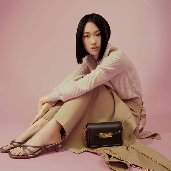 Túi Đeo Chéo Nữ Charles & Keith CNK Genevieve Metallic Push-Lock Clutch Dark Oak 70701152 Màu Nâu Đậm