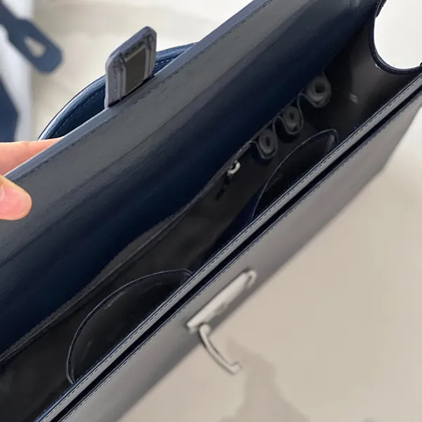 Cặp Xách Tay Montblanc 4810 Westside Single Gusset Briefcase Màu Xanh Navy