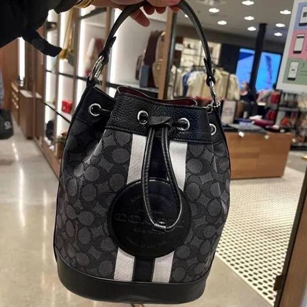 Túi Đeo Chéo Coach C4102 Dempsey Drawstring Bucket Baging In Signature Màu Đen