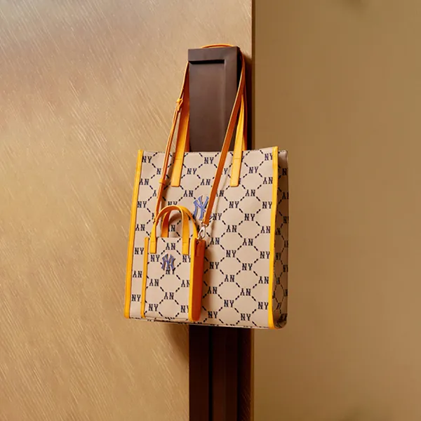 Túi Tote MLB Monogram Diamond Jacquard Tote Bag New York Yankees 3AORM012N-50BGS Màu Nâu Vàng