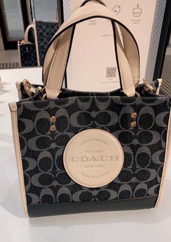 Túi Tote Coach Dempsey 22 In Signature Jacquard With Patch Gold Denim Multi Leather Màu Xanh Navy - 4