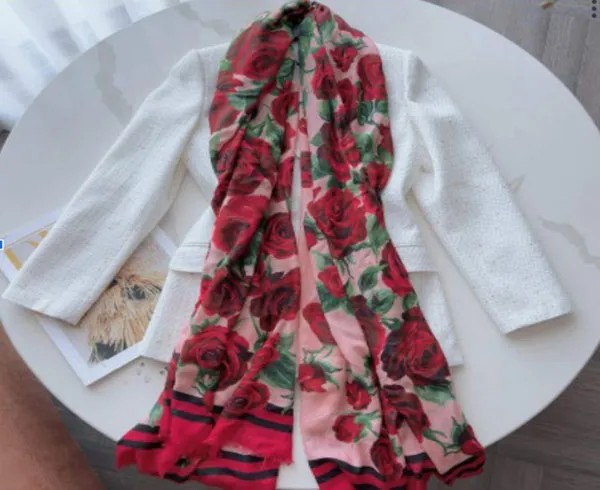 Khăn Quàng Cổ Dolce & Gabbana D&G Pink Rose Print Cashmere Scarf Họa Tiết Hoa Hồng - Thời trang - Vua Hàng Hiệu
