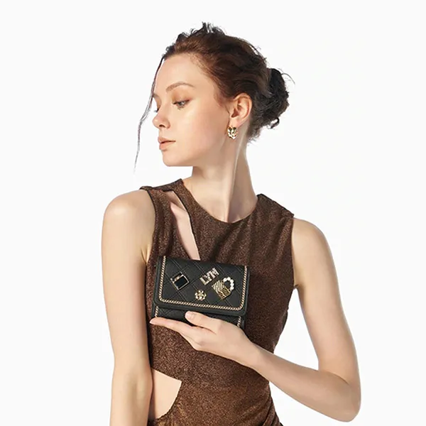 Ví Lyn Mono Symone Semi Short Wallets LL22CWF063 Màu Đen
