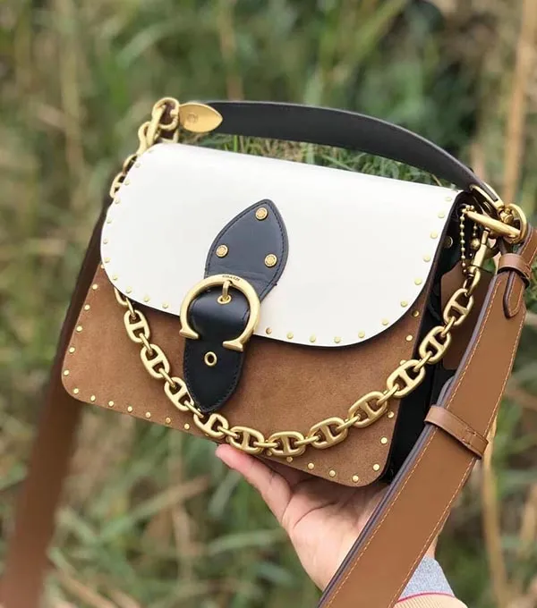 Túi Xách Coach Beat Shoulder Bag In Colorblock With Rivets 4595 B4RGI Màu Nâu Trắng