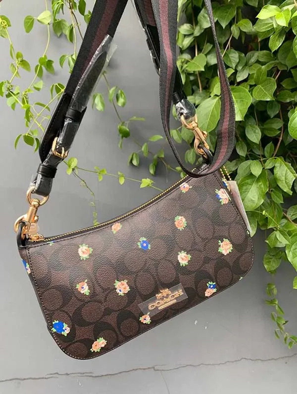 Túi Đeo Chéo Nữ Coach C6823 Jes Baguette In Signature Canvas With Vintage Mini Rose Print In Brown Black Multi Màu Nâu
