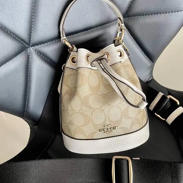 Túi Đeo Chéo Coach Dempsey Drawstring Bucket 15 In Signature Canvas Màu Vàng Nhạt