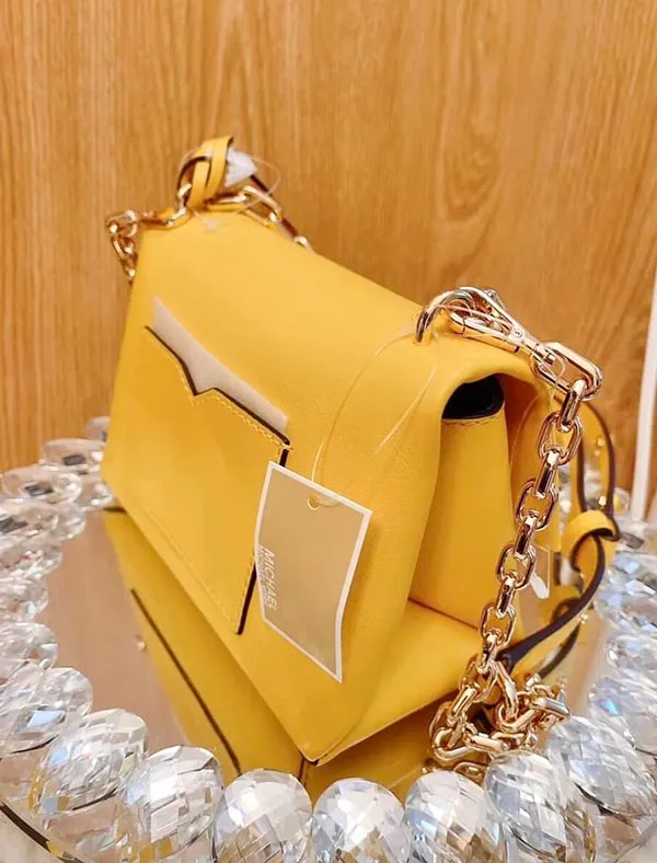 Mua Túi Đeo Chéo Michael Kors MK Cece Extra-small Leather Crossbody Bag In  Yellow Màu Vàng - Michael Kors - Mua tại Vua Hàng Hiệu h042191