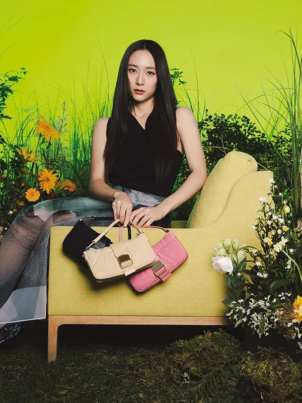 Túi Đeo Chéo Nữ Charles & Keith CNK Aspen Ruched Phone Pouch - Pink CK6-70781728 Màu Hồng