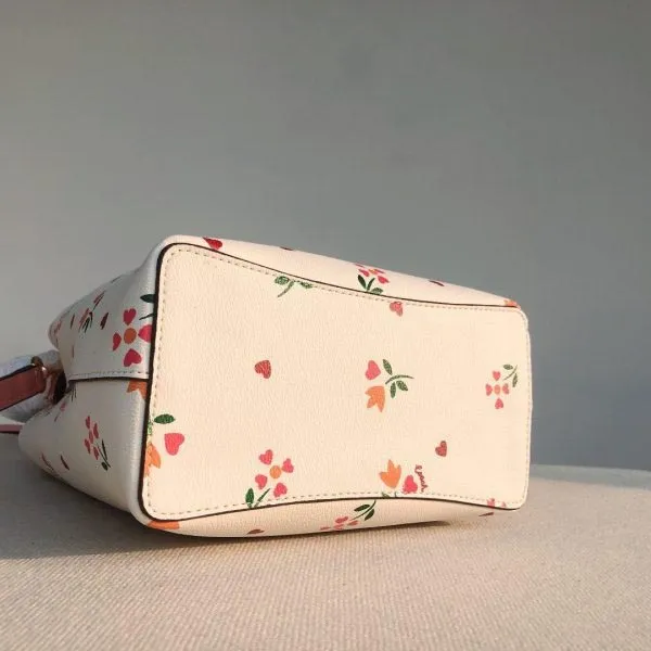 Túi Xách Coach Small Town Bucket Bag With Heart Petal Print C7976 Màu Trắng