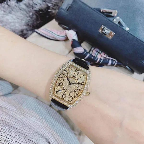 Đồng Hồ Nữ Christian Van Sant Elegant Quartz Gold Dial Ladies Watch CV4820 Màu Đen