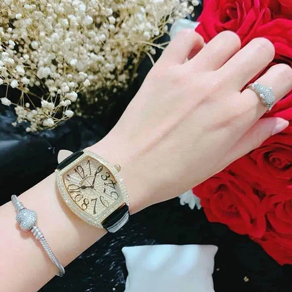 Đồng Hồ Nữ Christian Van Sant Elegant Quartz Gold Dial Ladies Watch CV4820 Màu Đen