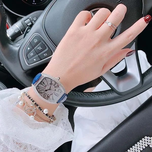 Đồng Hồ Nữ Christian Van Sant Elegant Quartz Silver Dial Ladies Watch CV4821 Màu Xanh Navy