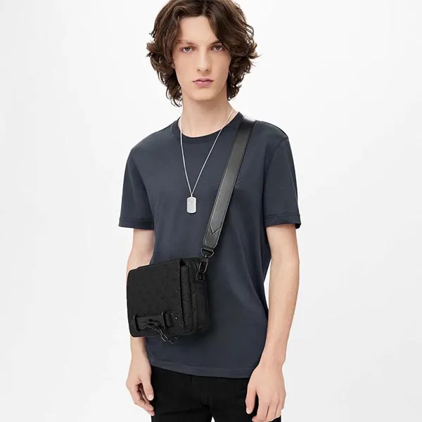 Túi Đeo Chéo Nam Louis Vuitton LV Steamer Messenger Mono Đen Chìm