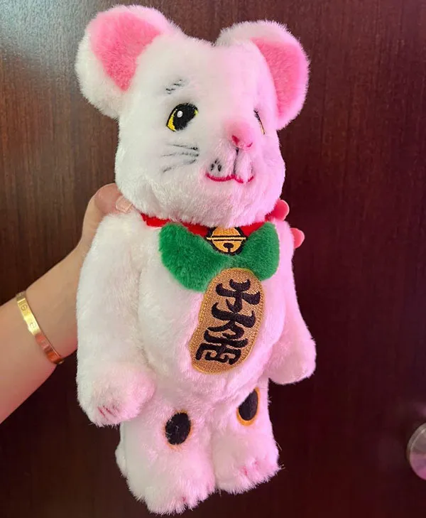 Đồ Chơi Mô Hình Bearbrick Maneki Neko White Furry Màu Trắng Size 1000%
