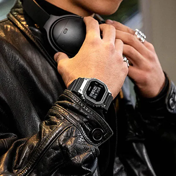 Đồng Hồ Nam Casio Metal Covered GM5600-1 Màu Đen