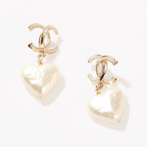 Khuyên Tai Chanel 22C Heart Pearl Pendant CC Dangle Earrings