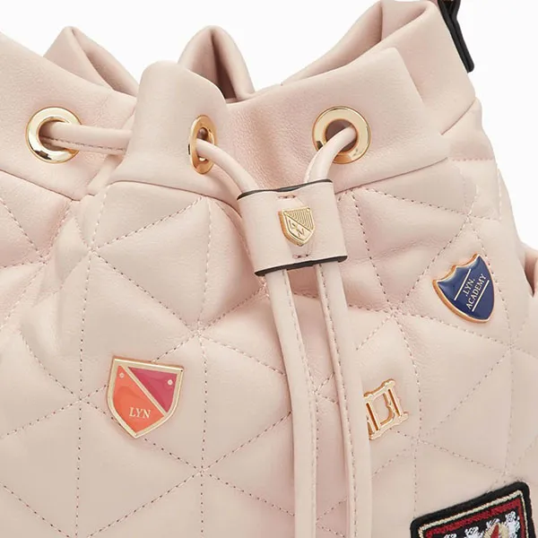 Túi Xách Lyn Academic Q Bucket Bags LL22FBS166 Màu Hồng Nhạt