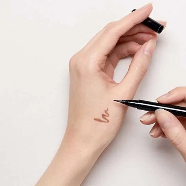 Bút Kẻ Mắt Nước MAC Brushstroke Liner Eyeliner Liquide Brushbrown 0.67g Màu Nâu - Trang điểm - Vua Hàng Hiệu