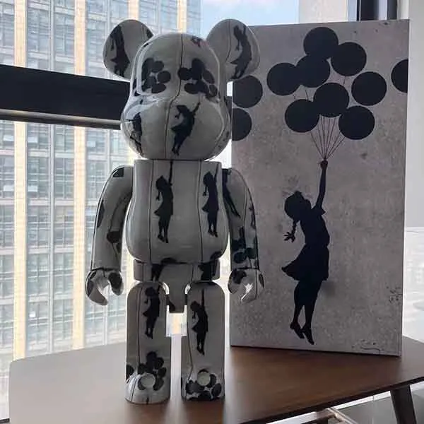 Đồ Chơi Mô Hình Bearbrick Banksy Flying Balloons Girl Màu Trắng
