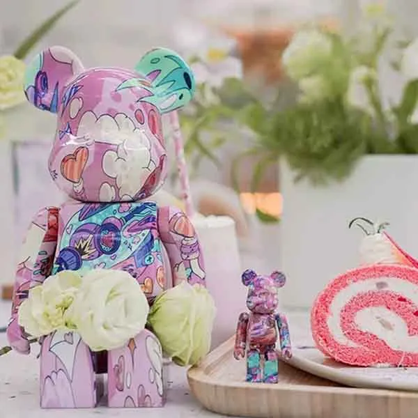 Đồ Chơi Mô Hình Bearbrick X QQ Valentine Limited Edition 520 Phối Màu Size 100% + 400%