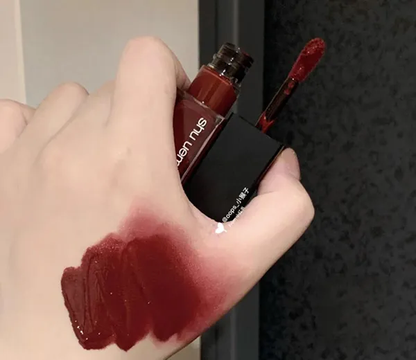 Son Kem Shu Uemura Kinu RD 192 Màu Đỏ Mận