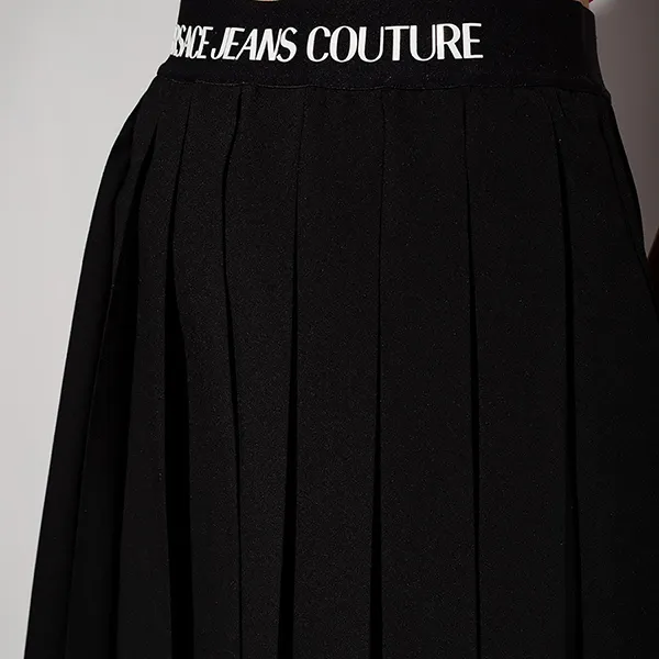 Chân Váy Versace Jeans Couture Pleated Skirt 72HAE811 N0101 899 Màu Đen