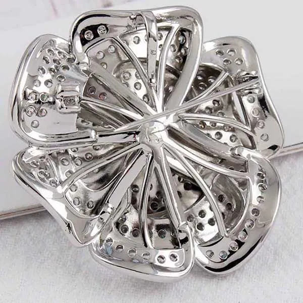 Cài Áo Meri Kiểu Dáng Đóa Hoa Đính Ngọc Viền Đen Sang Trọng BR390