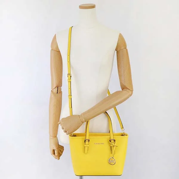 Túi Tote Michael Kors MK Jet Set Travel 35T9GTVT0L Màu Vàng