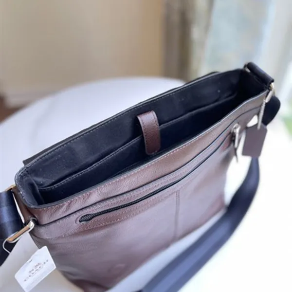 Túi Đeo Chéo Nam Coach Charles Small Messenger F28576 Màu Nâu