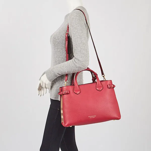 Túi Tote Burberry Russet Red Grain Calf Leather House Check Medium Banner Tote Bag Màu Đỏ Size 34 - Túi xách - Vua Hàng Hiệu