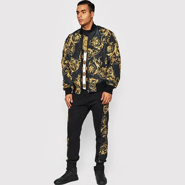 Áo Khoác Versace Jeans Couture Bomber Striuke Print Garland 72GAS4D7 Juoda Regular Fit Màu Vàng - Đen Size 48