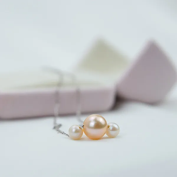 Dây Chuyền Minh Hà Pearl Jewelry Xuyên Ngọc 3 Viên Hồng Cam Và Trắng
