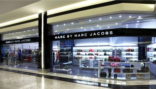 Đồng Hồ Nữ Marc Jacobs The Cushion Quartz Yellow Dial Ladies Watch MJ0120179304 Màu Vàng Bạc - 2