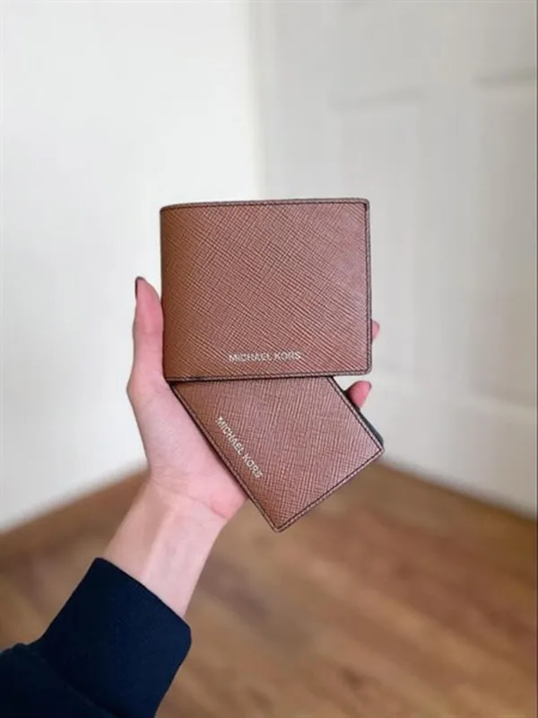 Ví Michael Kors MK Harrison Leather Billfold Wallet With Passcase 36U9LHRF6L Màu Nâu