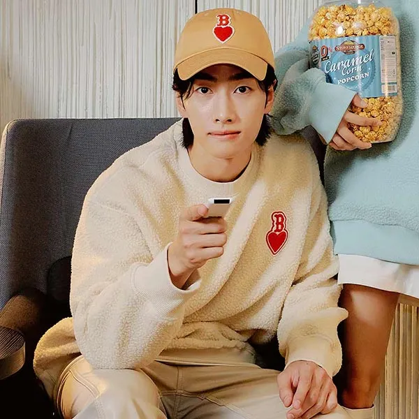 Áo Nỉ Sweater MLB Heart Fleece Sweatshirt Boston Red Sox 3AMTH0426-43BGL Màu Kem