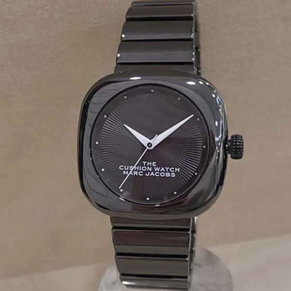 Đồng Hồ Nữ Marc Jacobs The Cushion Quartz Black Dial Ladies Watch MJ0120184713 Màu Đen