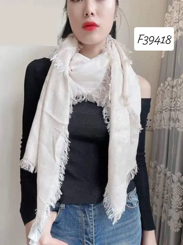 Khăn Quàng Cổ Coach Horse And Carriage Lurex Shawl F39418 Màu Trắng