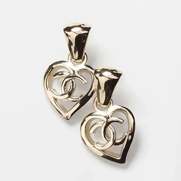 Khuyên Tai Chanel Gold CC Logo Heart Earrings Màu Vàng