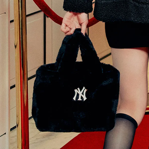 Túi Tote Nữ MLB Wms Basic Fur Fleece Tote Bag New Yankees York Yankees 3AORS0526-50BKS Màu Đen