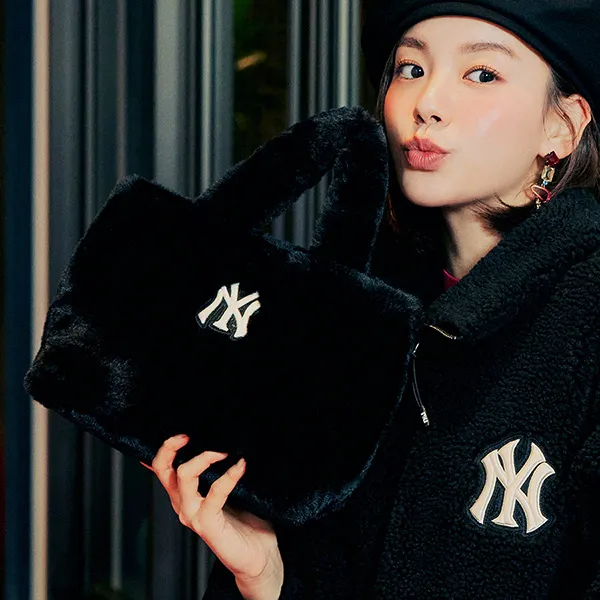 Túi Tote Nữ MLB Wms Basic Fur Fleece Tote Bag New Yankees York Yankees 3AORS0526-50BKS Màu Đen