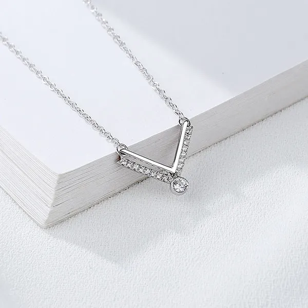Dây Chuyền Lili Jewelry Bạc Nữ Đính Đá CZ Hình Chữ V Cách Điệu LILI_275631 Màu Trắng