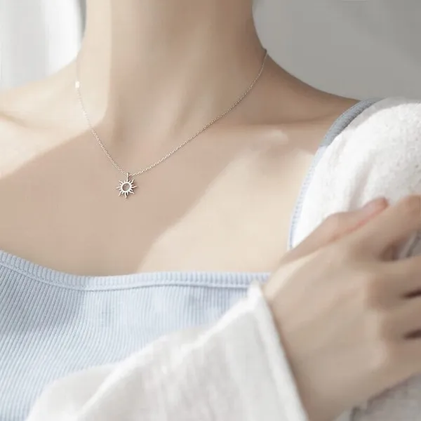 Dây Chuyền Lili Jewelry Bạc Nữ Hình Ông Mặt Trời The Sun LILI_474689 Màu Bạc