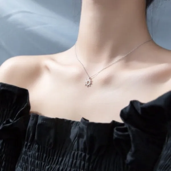 Dây Chuyền Lili Jewelry Bạc Nữ Hình Ông Mặt Trời The Sun LILI_474689 Màu Bạc