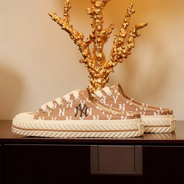 Giày MLB Playball Mule Monogram New York Yankees 3AMUM212N-50BGD Màu Nâu Size 250