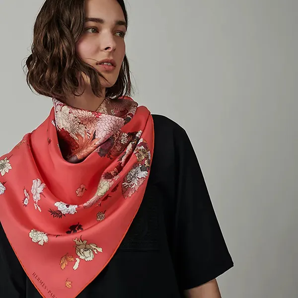 Khăn Nữ Hermès Square 90 Light Dress Màu Hồng Phối Họa Tiết
