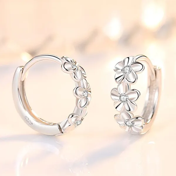 Khuyên Tai LiLi Jewelry Dạng Tròn Hình Bông Hoa Đính Đá CZ Lili_749976 Màu Bạc