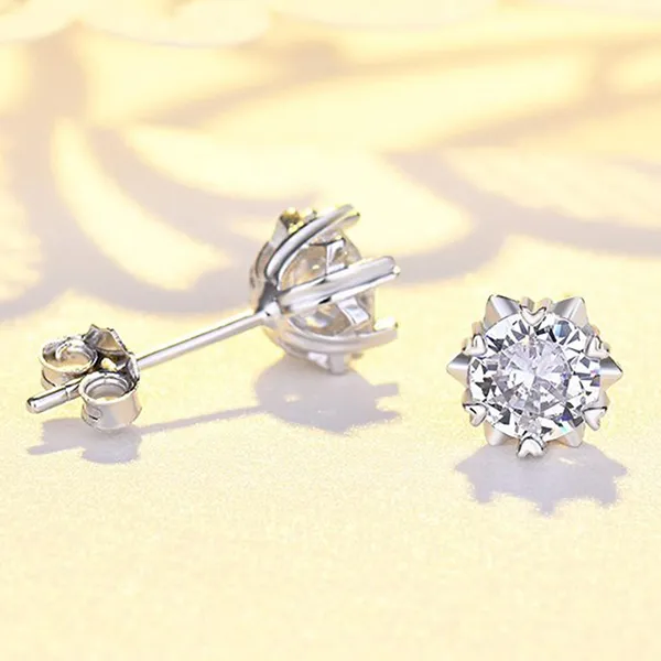 Khuyên Tai LiLi Jewelry Hình Bông Tuyết Đính Đá CZ Lili_221372 Màu Bạc