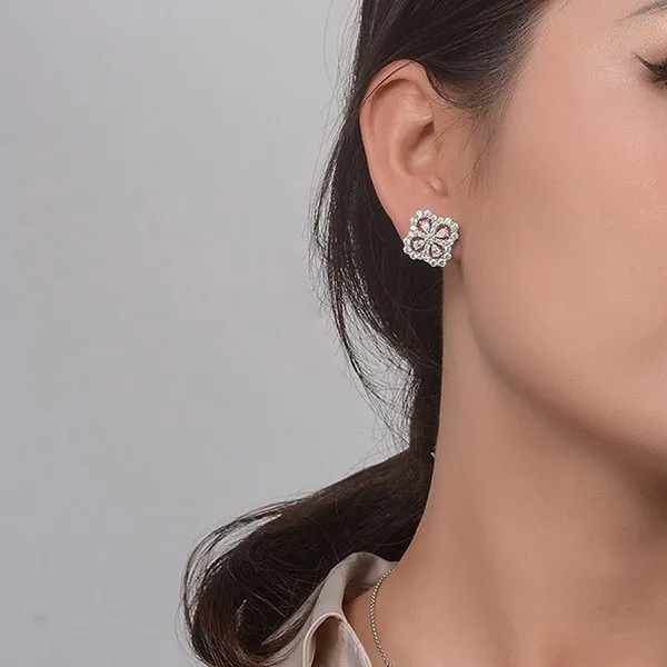 Khuyên Tai LiLi Jewelry Hình Cỏ Bốn Lá, Đá Carbon LiLi_996258 Màu Bạc - Trang sức - Vua Hàng Hiệu